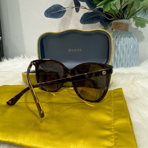 GUCCI Tortoise Shell Sunglasses - Picture 4 of 15